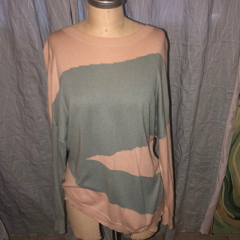 XCVI sweater size med open back taupe/sage color! Very soft